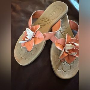 BOC sandals size 8